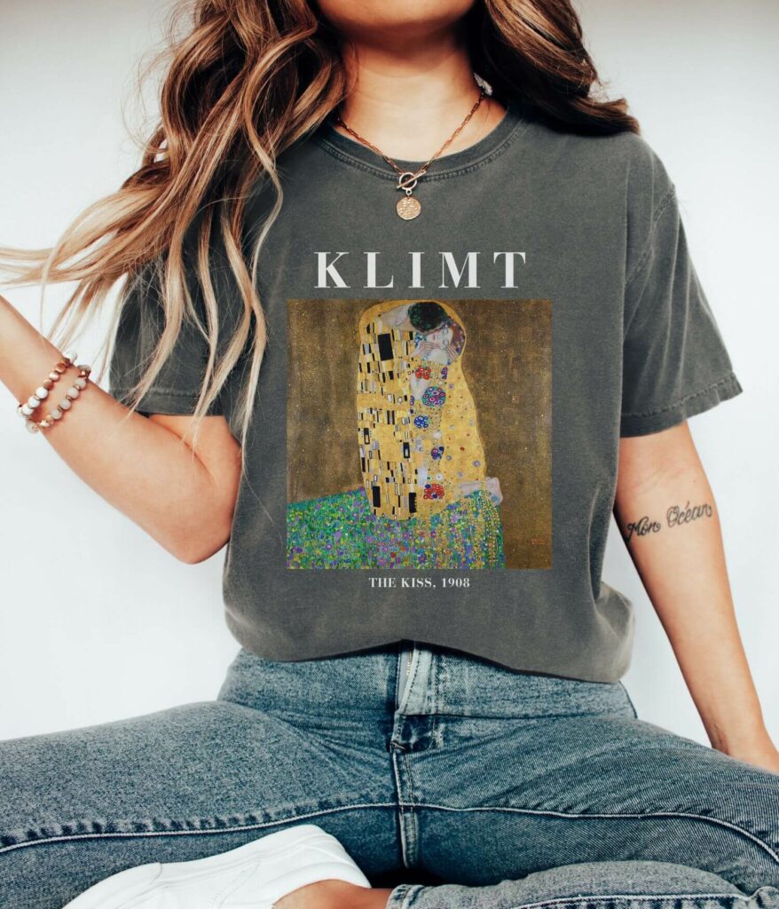 Gustav Klimt The Kiss Art T-Shirt by ChicArcade